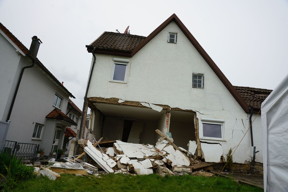 Das betroffene Haus liegt zu großen Teilen in Trümmern.