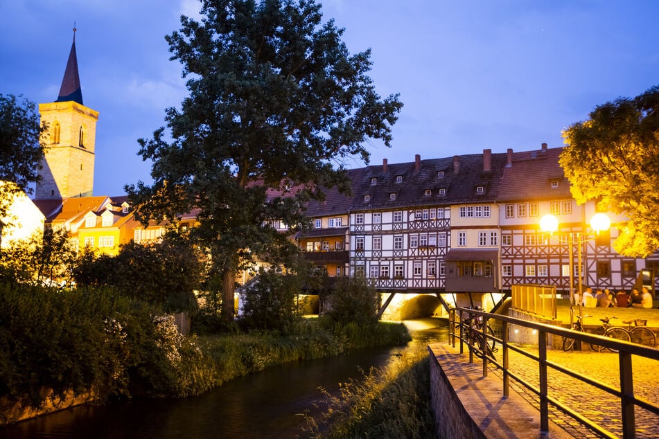 Die Krämerbrücke zieht immer wieder Touristen nach Erfurt. (Archivfoto)