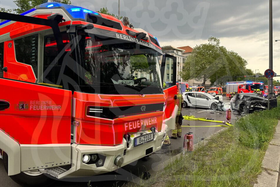 Die Feuerwehr ist mit 50 Kräften vor Ort.