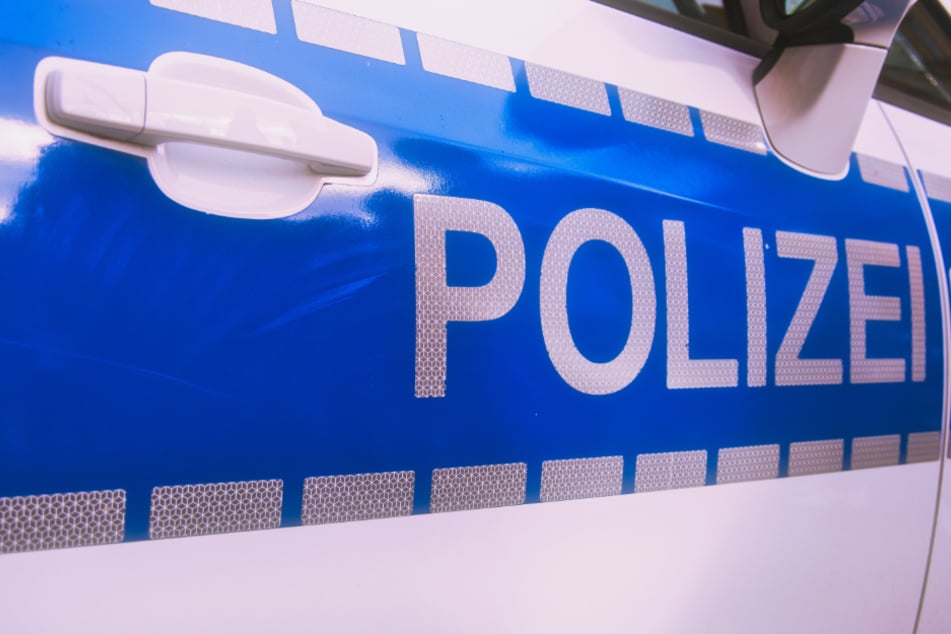 Die Polizei ermittelt inzwischen wegen des Verdachts des Eingriffs in den Straßenverkehr. (Symbolbild)