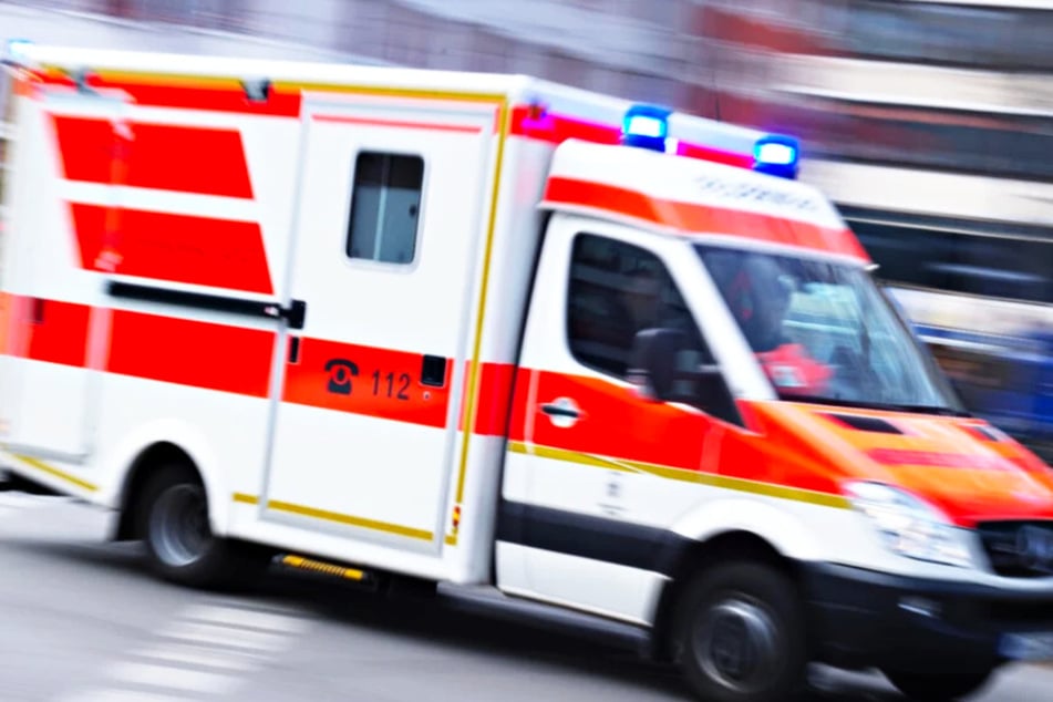 Bei einem Unfall in Neustadt wurde am Dienstag ein 23-Jähriger schwer verletzt. (Symbolbild)