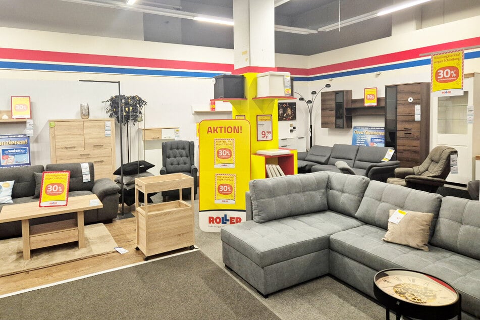 Im Abverkauf warten bei ROLLER in Gera kurzzeitig u.a. satte 30 Prozent¹ Nachlass beim Möbelkauf.