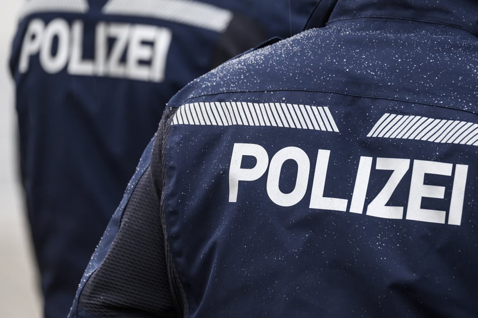 Ein Dresdner Polizist (22) wurde von einem betrunkenen Mann (21) verletzt. (Symbolbild)
