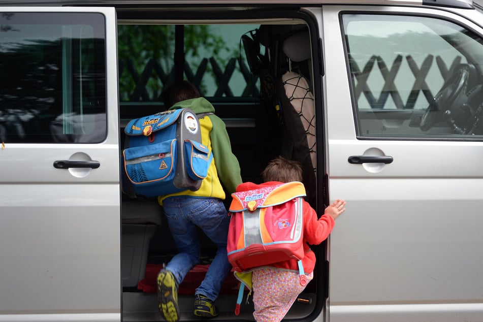 Ein Mann versuchte Kinder im Allgäu dazu zu überreden, in einen Kleinbus einzusteigen. (Symbolbild)