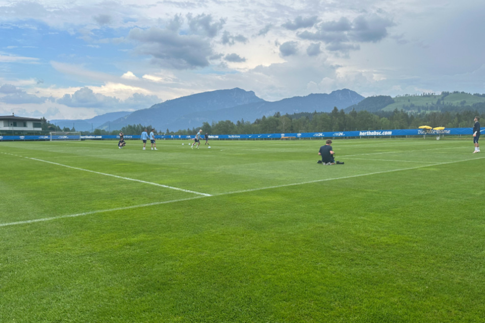 Marten Winkler, Ibo Maza und Michaël Cuisance absolvierten noch etwas Torschusstraining.