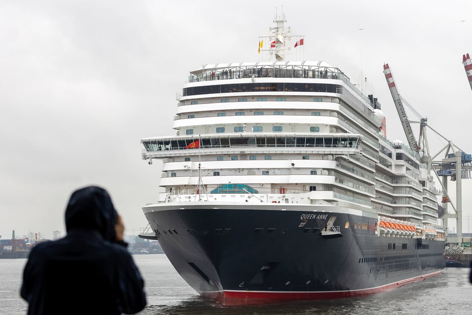 Luxusschiff "Queen Anne" beginnt und endet Weihnachtsreise in Hamburg