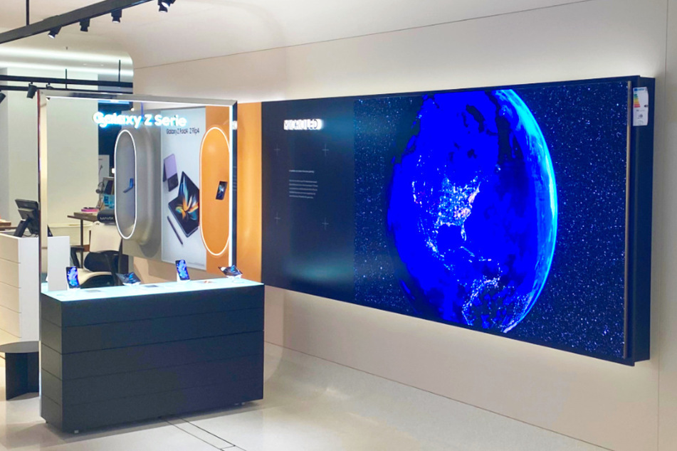 في متجر One Samsung Konzept Store في KaDeWe، يمكنك تجربة أحدث المنتجات خلال العرض