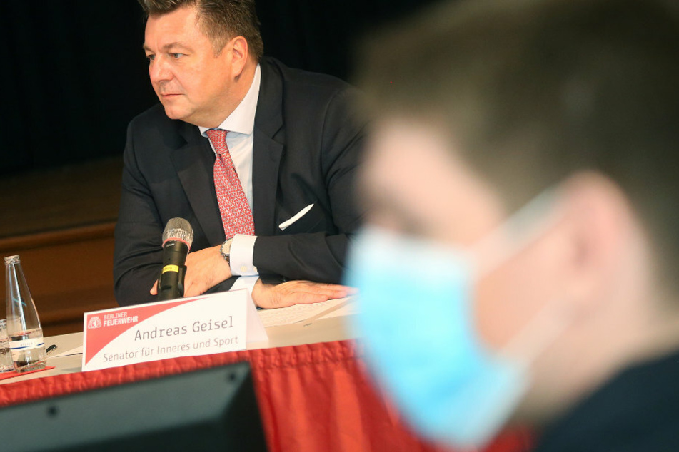 Andreas Geisel (54, SPD), Berliner Innensenator spricht auf einer Pressekonferenz.