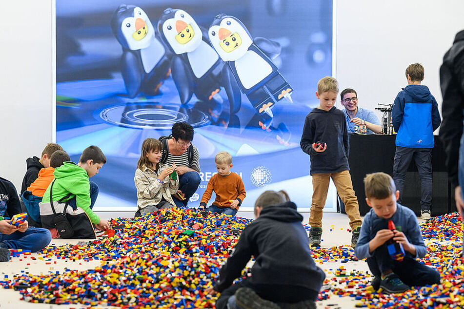 Hier gibt's 300.000 Legosteine zum Spielen und kreativen Bauen.