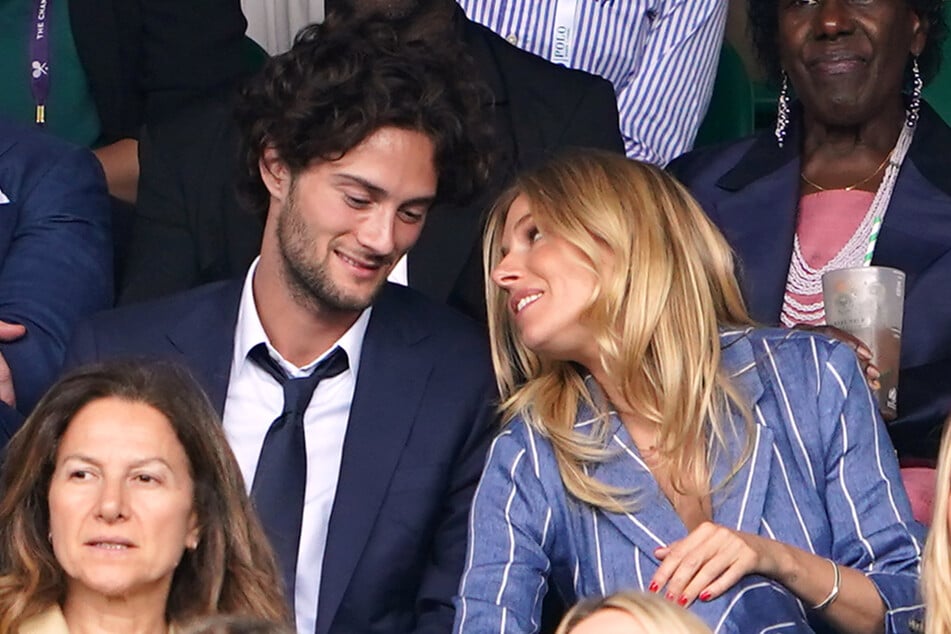 Sienna Miller (41) und ihr Partner Oli Green (26) im Juli beim Wimbledon-Turnier in London.