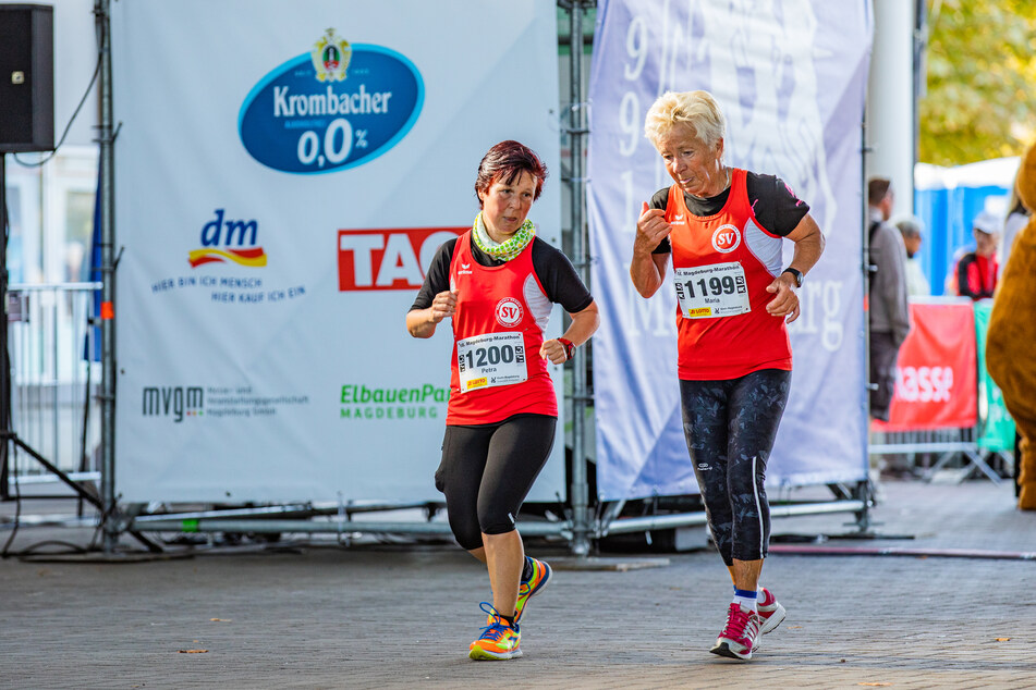Das Alter ist für Petra und Maria kein Grund, nicht am Magdeburg Marathon teilzunehmen.