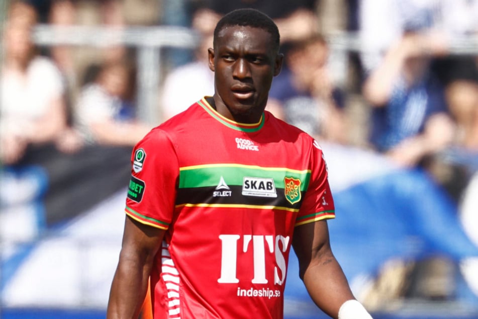 Stürmer Ibrahim Diabaté (25) soll das Interesse des HSV geweckt haben. Er wäre ein möglicher Ersatz für Davie Selke (30), der vor einem Abschied aus Hamburg steht.