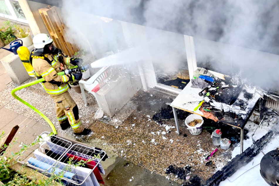 In einem Wohnhaus in Berlin-Neukölln brach am Dienstagmorgen ein Feuer aus.