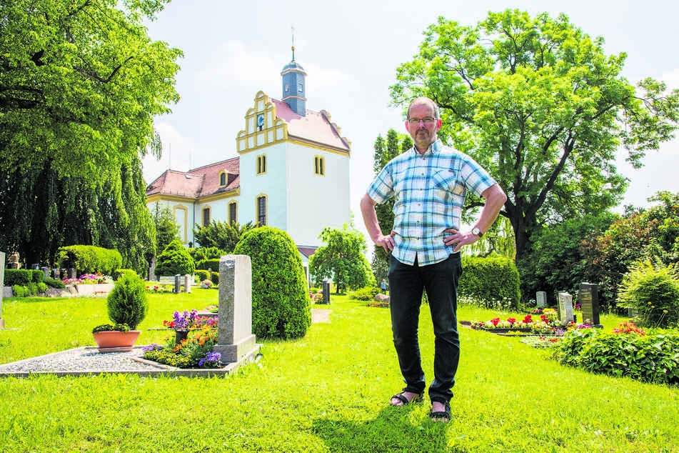 Pfarrer Matthias Quentin (62) ärgert sich über den Einbruch.