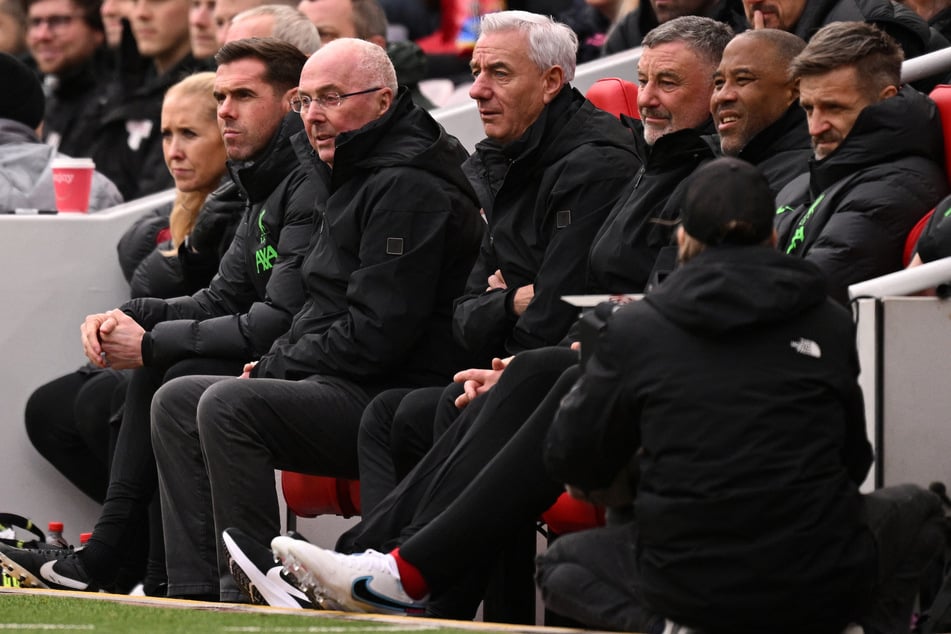 Sven-Göran Eriksson (3.v.l.) betreute den FC Liverpool im Legendenspiel gegen Ajax Amsterdam am 23. März 2024.