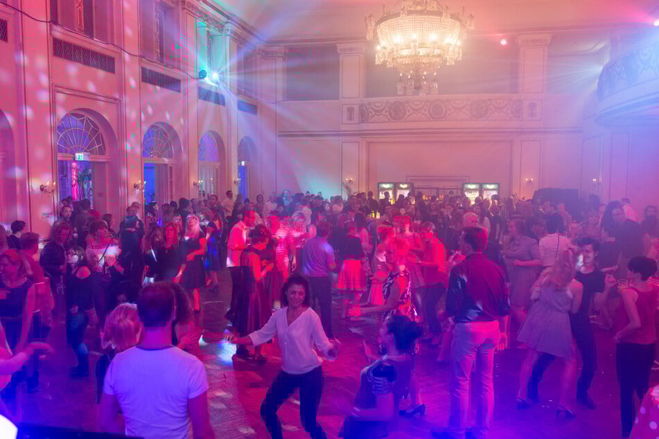 Im Parkhotel steigt am Samstag die große Dresdner Ü40-Party. (Archivfoto)