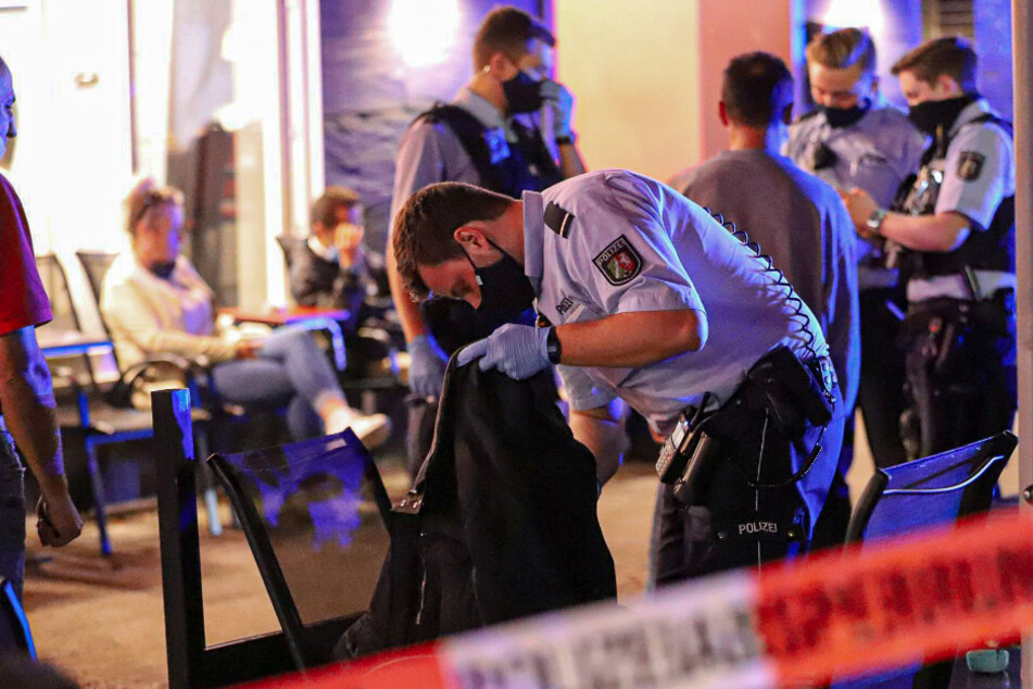 Großrazzia in Wuppertal: Polizei kontrolliert 80 Personen