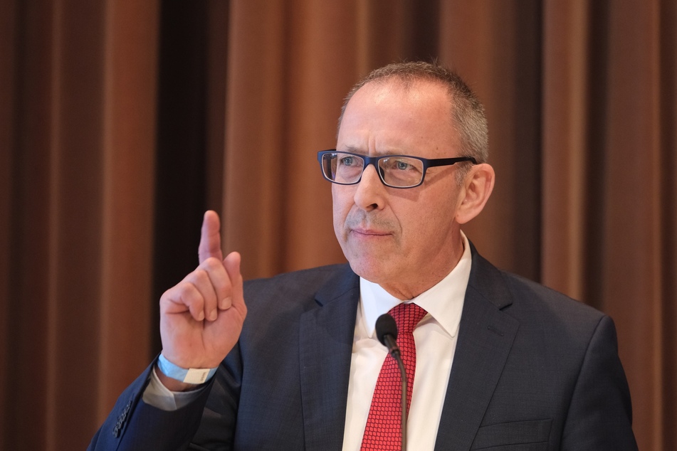 Jörg Urban (59), Vorsitzender der AfD Sachsen, nannte die Einstufung eine "Diffamierung".