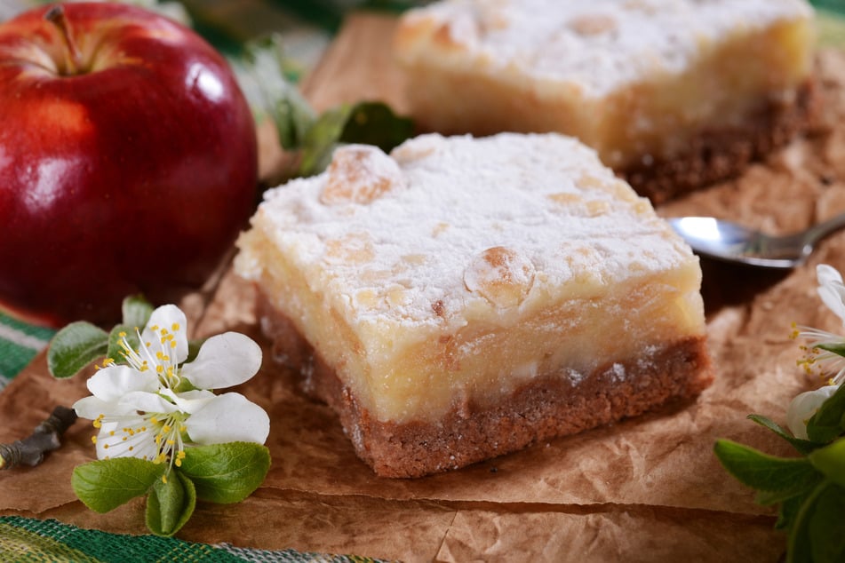 Probiere das schnelle Rezept für Apfelmuskuchen vom Blech.