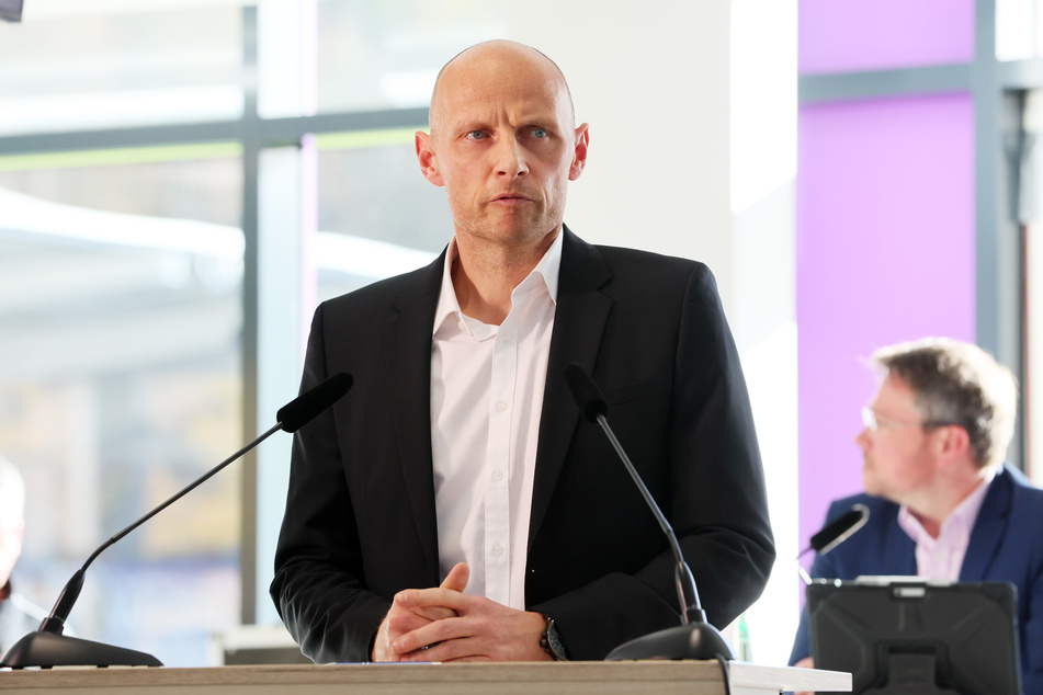 Aue-Sportdirektor Matthias Heidrich (44) erklärte, dass der sofortige Wiederaufstieg von Anfang an ein unrealistisches Szenario war.