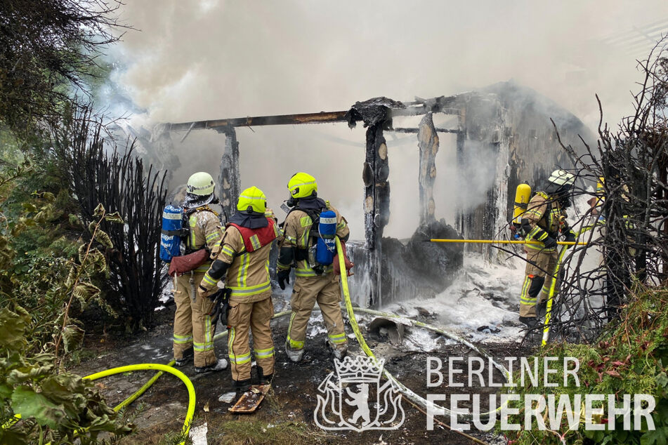 Die Berliner Feuerwehr hatte Schwierigkeiten, einen Brand schnell zu löschen.