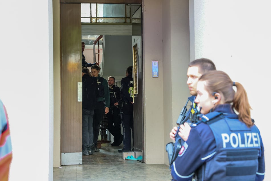 Die Polizei ermittelt noch zu den Hintergründen der Auseinandersetzung.
