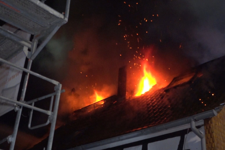 Durch das Feuer entstand ein Schaden von mehr als 100.000 Euro.