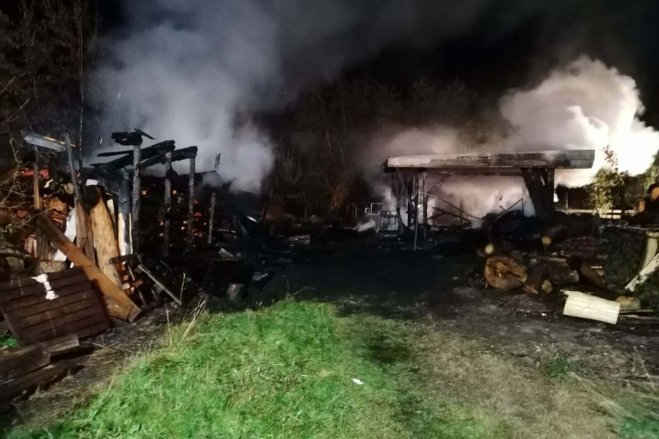 Die Feuerwehr konnte den Brand schließlich löschen.