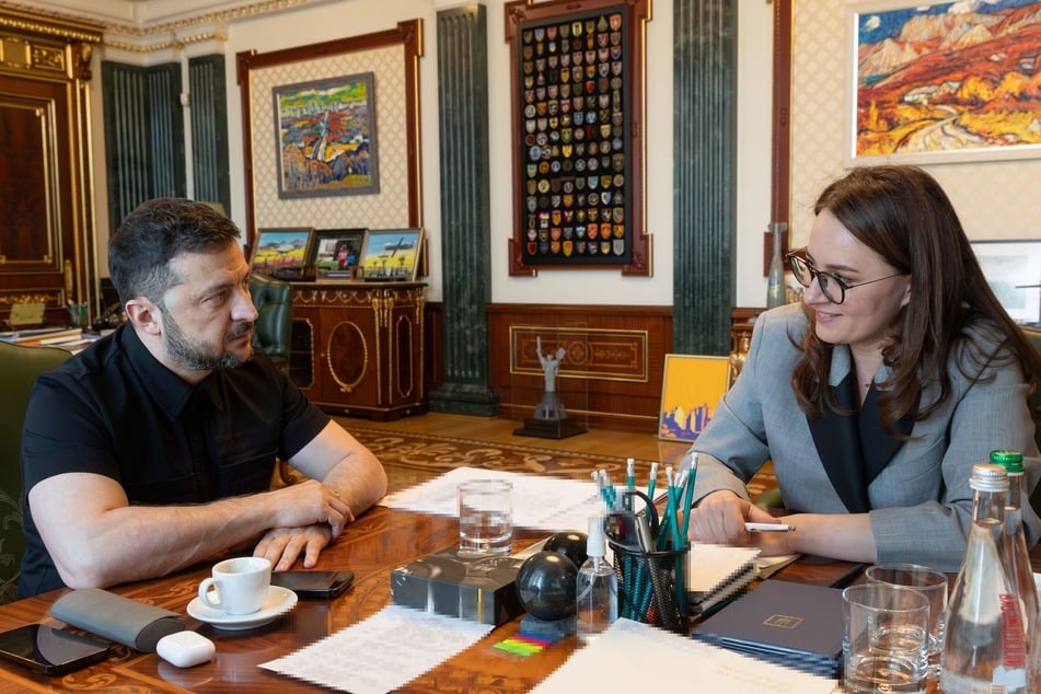 Der ukrainische Präsident Wolodymyr Selenskyj (48) will Regierungschefin Julija Swyrydenko (40) einen neuen Posten anbieten.