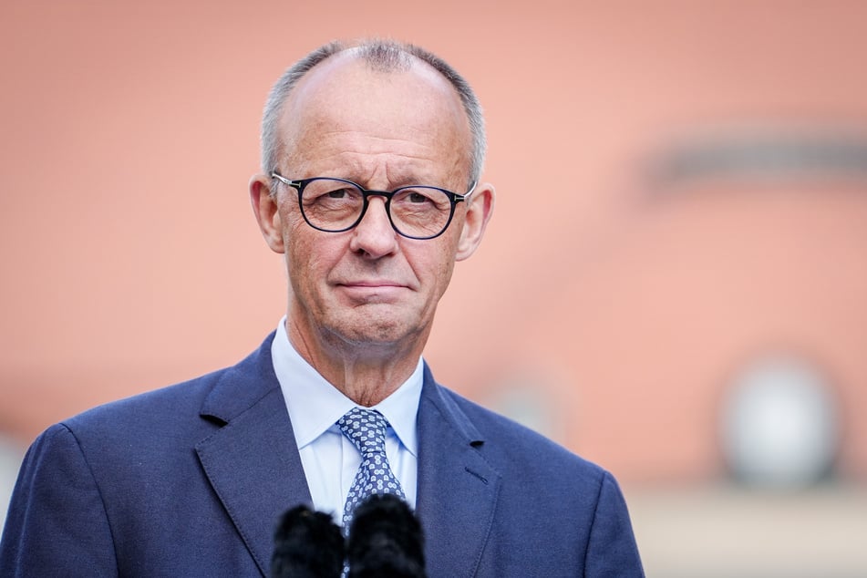 Bundeskanzler Friedrich Merz (69, CDU) trifft sich mit Ministern und Vertretern zu einem "Autogipfel".