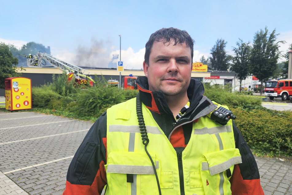 Einsatzleiter der Feuerwehr war Frank Höhme (46), der auch Oberbürgermeister von Radeberg ist.