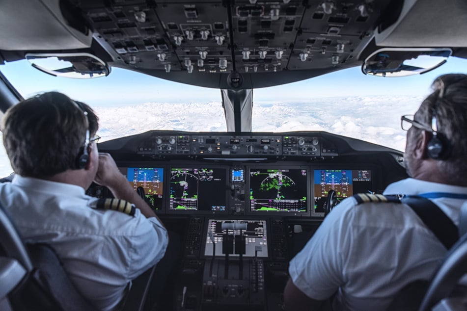 Laut einer neuen Studie sind 76,8 Prozent der befragten Piloten innerhalb von vier Wochen mindestens einmal während des Flugbetriebs kurz eingenickt. (Symbolfoto)