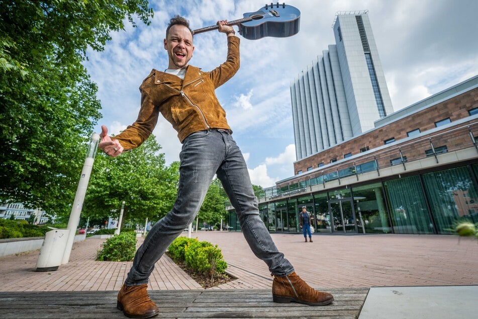 Musiker Mazze Wiesner (41) spielt am 19. September sein Jubiläumskonzert in der Stadthalle.