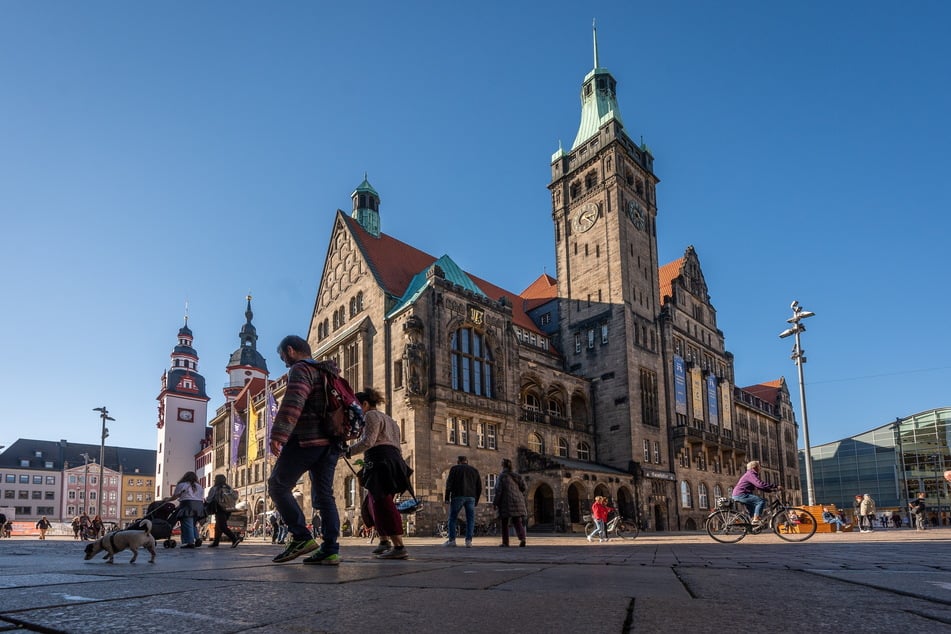 Wie viele andere Kommunen und Unternehmen sucht auch das Chemnitzer Rathaus händeringend Verwaltungsmitarbeiter mit Expertise.