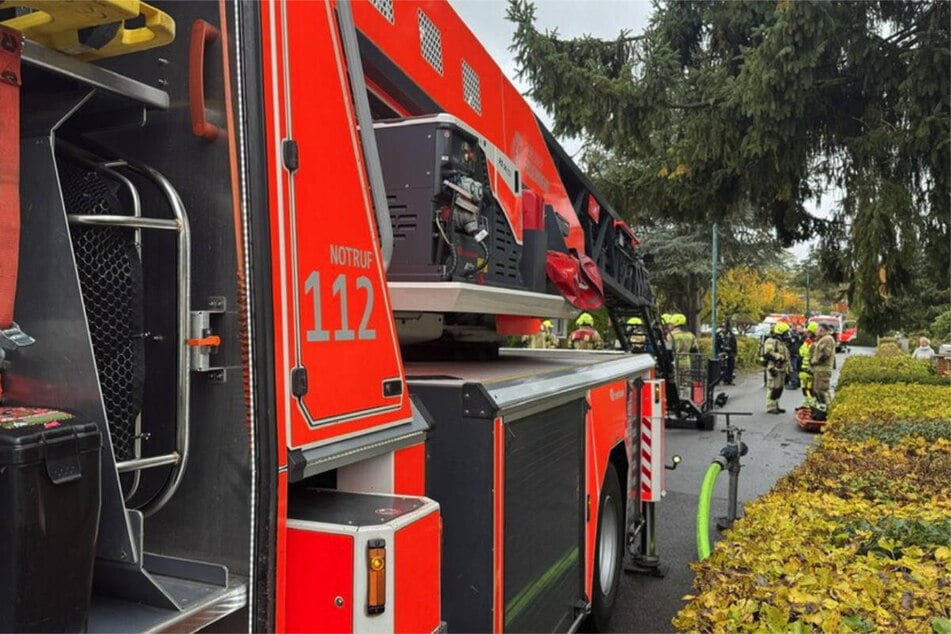 Die Feuerwehr ist mit 48 Einsatzkräften in Britz vor Ort gewesen.