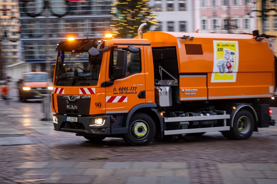 Die Fahrzeuge der Stadtreinigung waren schon am Neujahrsmorgen im Einsatz.