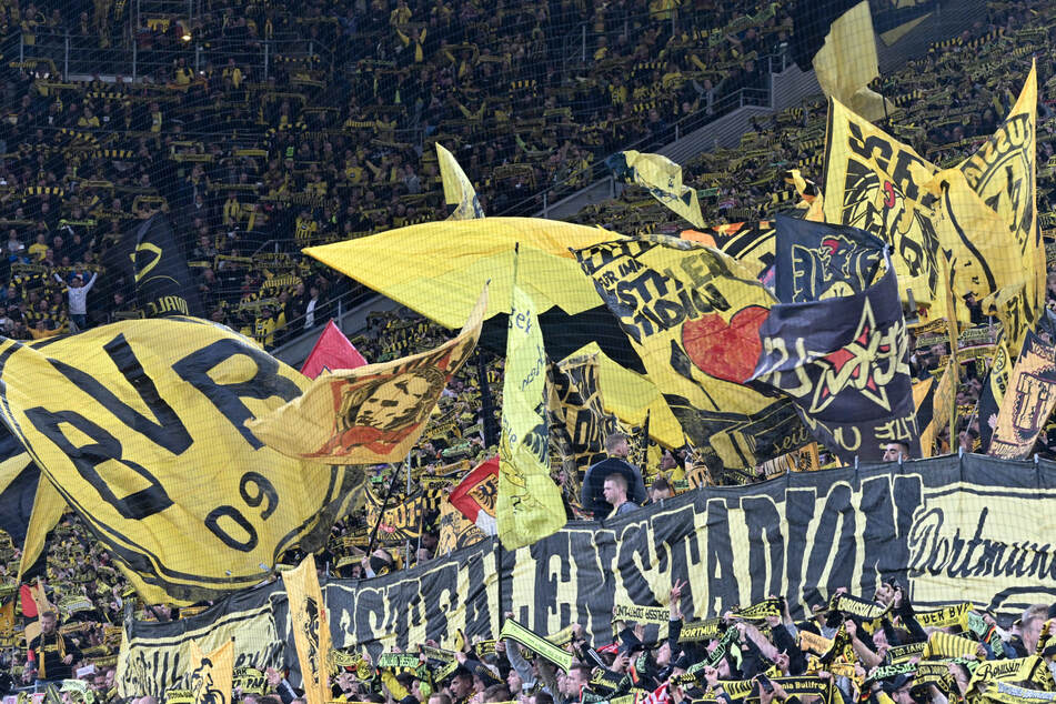 Die "gelbe Wand" der Dortmunder Borussia durfte zuletzt 2019 einen Heimsieg gegen Bayern München bejubeln (Archivbild).