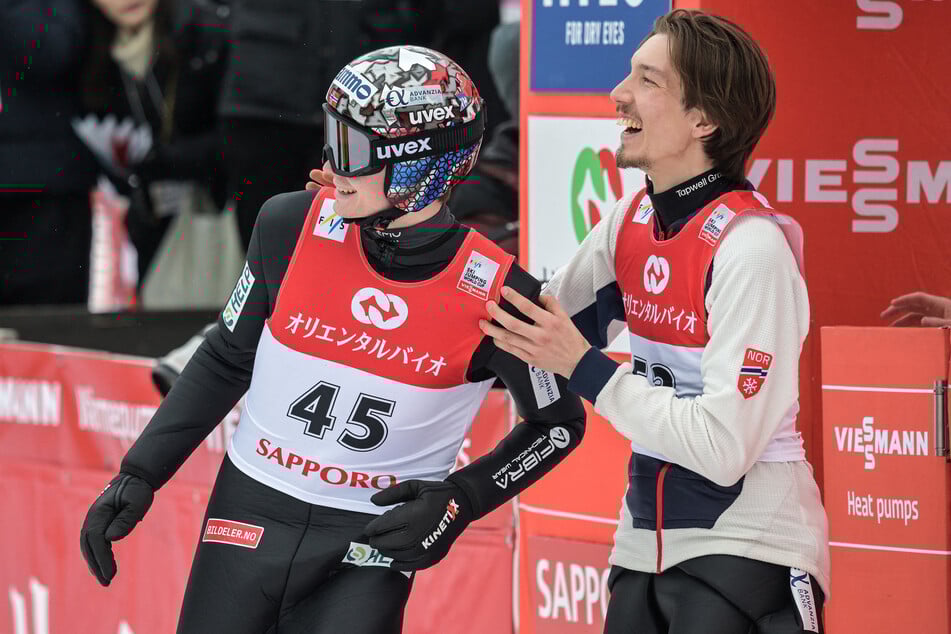 Marius Lindvik (27, l.) und Johann André Forfang (30, r.) behaupten bis heute, nichts von den Manipulationen gewusst zu haben.