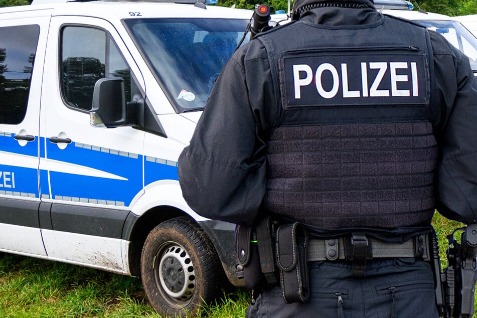 Der angeklagte 19-Jährige wurde im November 2023 festgenommen - er soll den "Umsturz der demokratischen Grundordnung" in Deutschland angestrebt haben. (Symbolbild)