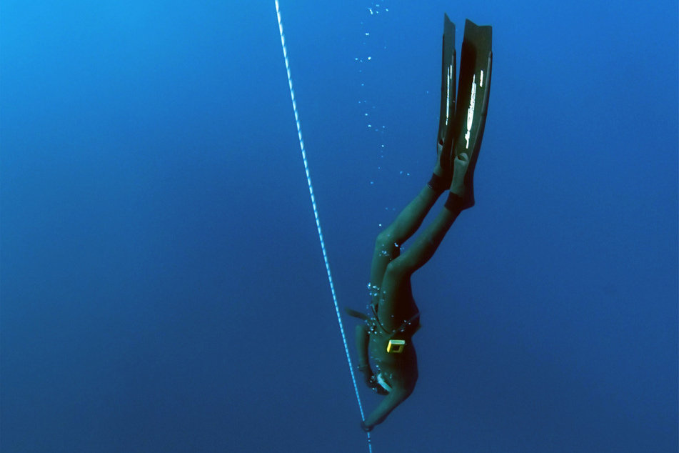 Free diving is dangerous but impressive!