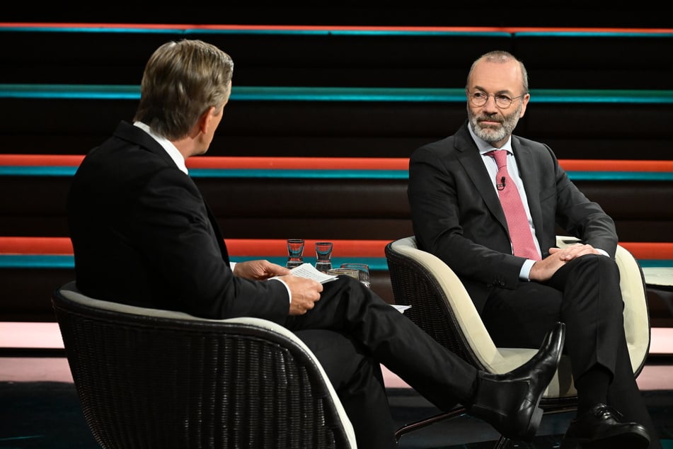 Markus Lanz (57, l.) wollte von EVP-Chef Manfred Weber (54) eine Erklärung dafür hören, warum die EU bisher keinen Unterhändler für die Ukraine-Verhandlungen hat.