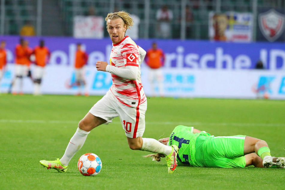 Emil Forsberg (30, l.) fällt zwar mit einer Oberschenkelverletzung weiterhin aus. Die am Boden liegenden Wolfsburger wollen die Roten Bullen dennoch ärgern.