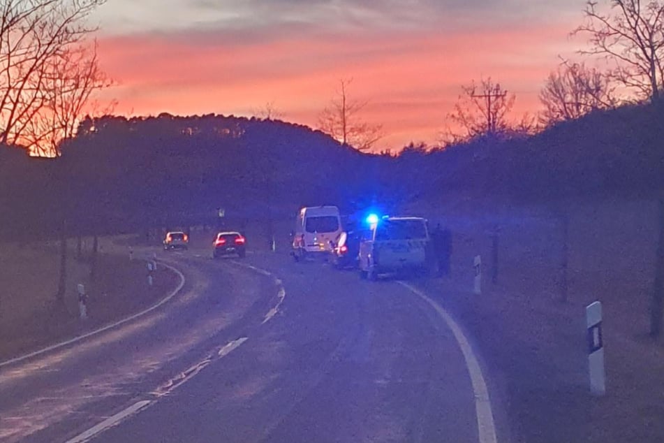 Im Harz baute ein Transporterfahrer (30) einen Unfall - wohl unter Drogen.