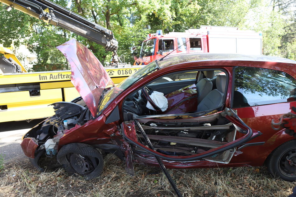 Der am Crash beteiligte Ford Fiesta wurde durch den Unfall erheblich beschädigt.