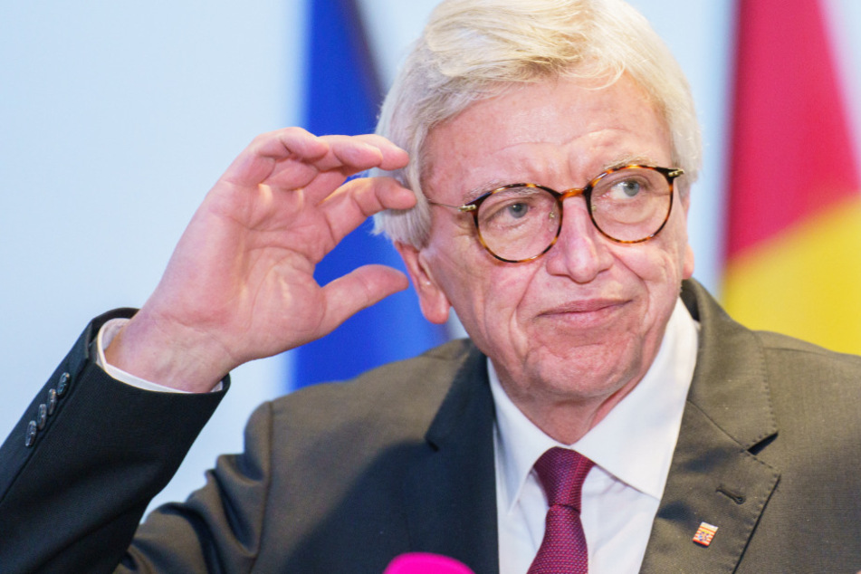 Hessens Ministerpräsident Volker Bouffier (69, CDU) wandte sich am Dienstag mit einem Statement zum weiteren Corona-Vorgehen an die Bevölkerung.
