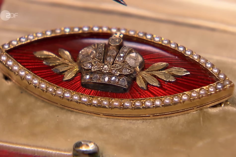 Bei dem Objekt handelt es sich um eine Brosche aus dem russischen Zarenhaus.