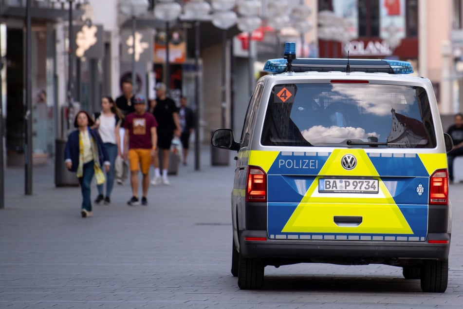 In der Münchner Innenstadt musste die Polizei einen Rettungseinsatz in der Fußgängerzone unterstützen. (Symbolbild)