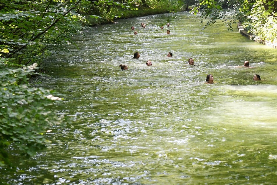 Baden im Eisbach ist beliebt - aber nicht ungefährlich.