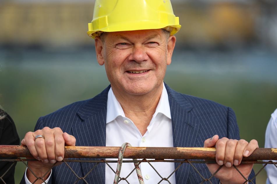 Bundeskanzler Olaf Scholz besuchte am heutigen Freitag die ehemalige Braunkohleregion in Großpösna (bei Leipzig).