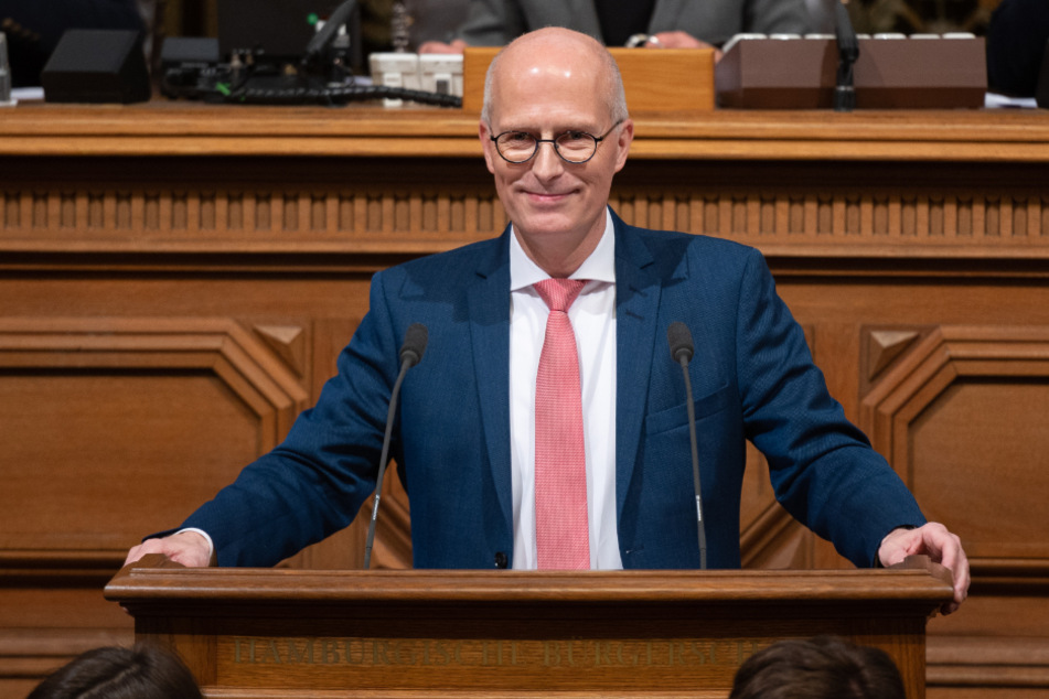Bürgermeister Peter Tschentscher spricht in der Hamburger Bürgerschaft.